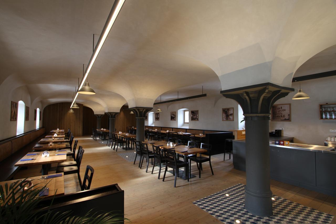 Hotel Kleis Cvikov Екстериор снимка
